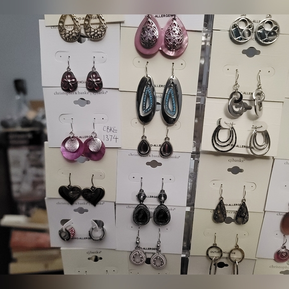 Closet Clear out Sale All 36 Pairs of Earrings Brand new - Picture 10 of 17